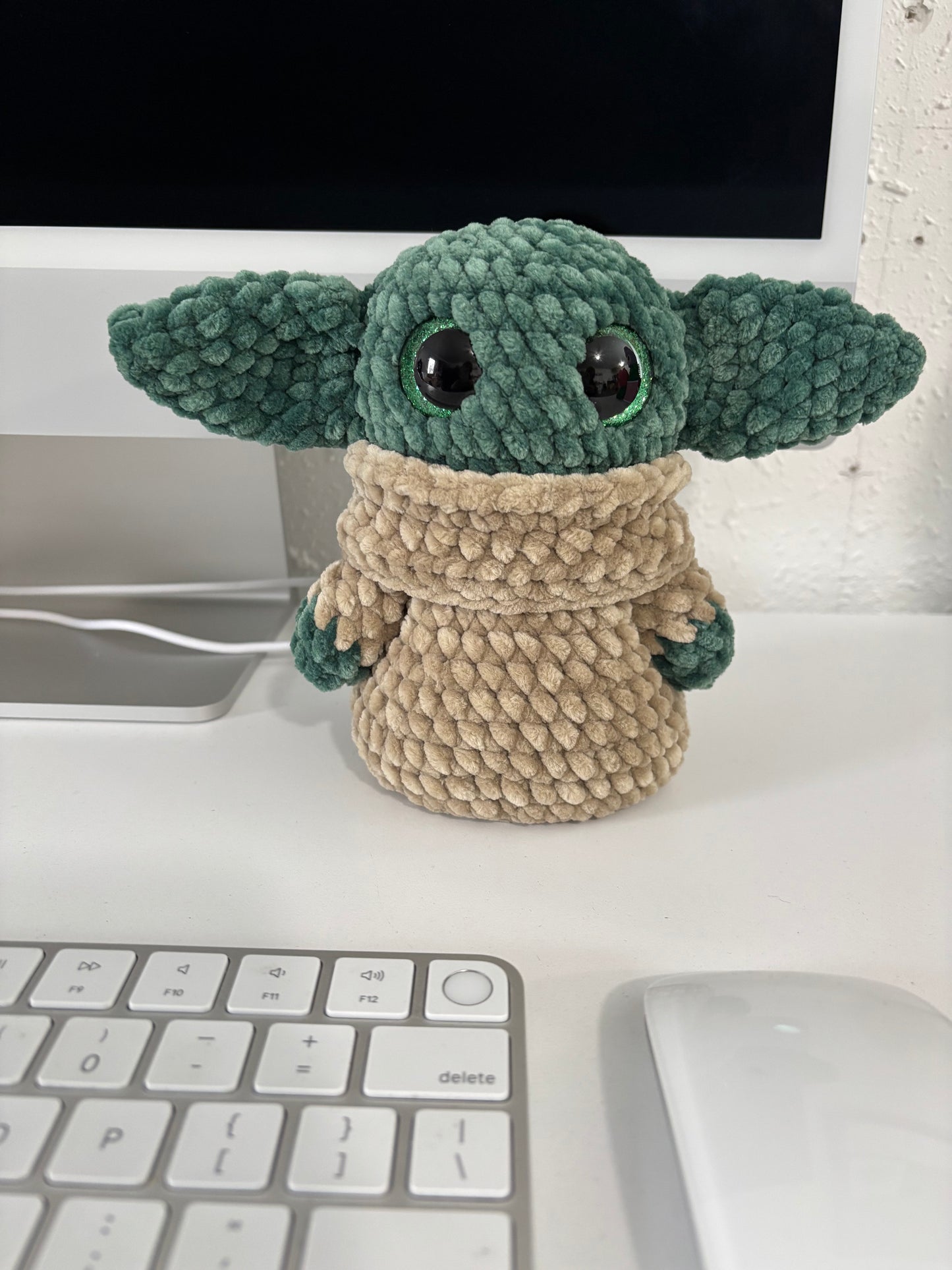 Green Alien Desk Pals Digital Crochet Pattern, Low Sew (PDF Pattern)